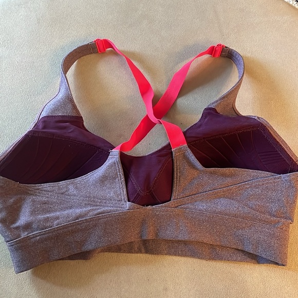 UNDER ARMOUR women’s fitted sports bra - Picture 2 of 4